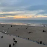 In Belgium With Sea Views Апартаменти *